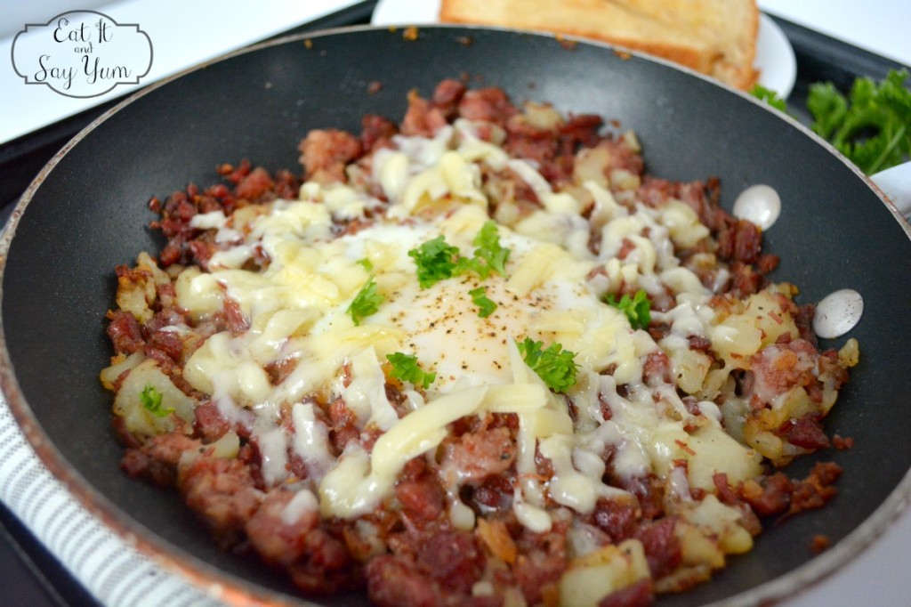 Corned Beef Hash with Fried egg and white Cheddar965